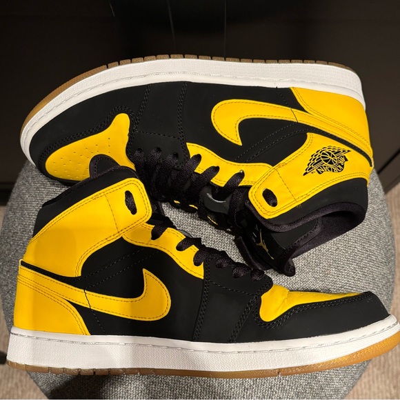 Air Jordan Mid New Love 2017 Mens 9 Women’s 10.5 Black-Yellow - Picture 5 of 10
